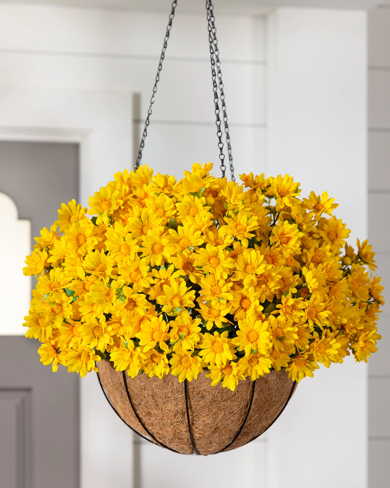 Couronne de chrysanthèmes pour extérieur au coucher du soleil