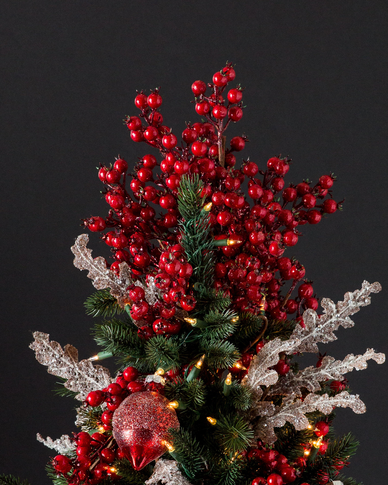 Pointe de sapin bouquet de baies rouges